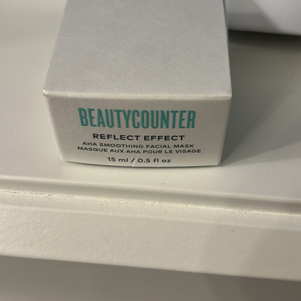 Beautycounter Reflect Effect AHA Facial Mask - Charcoal mask  and mattifying pow